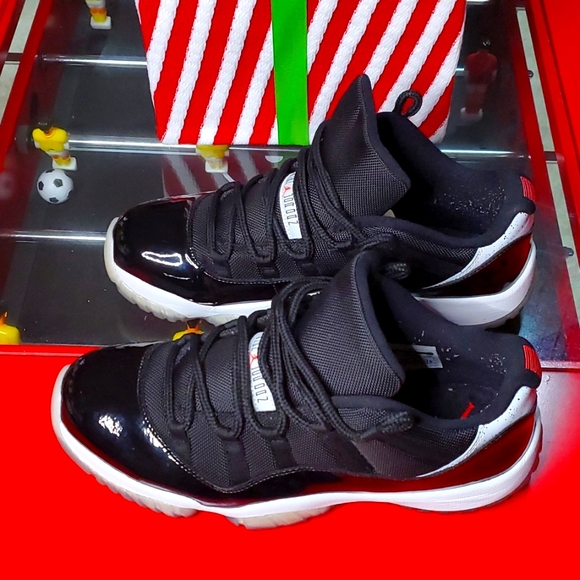 Air Jordan 11 (low) - Picture 5 of 11